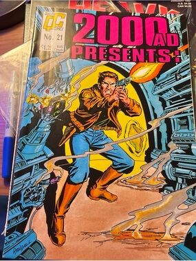 No. 21 Comic Book - Pink/Blue Cover rare! Mint! Collectible! Sci fi!